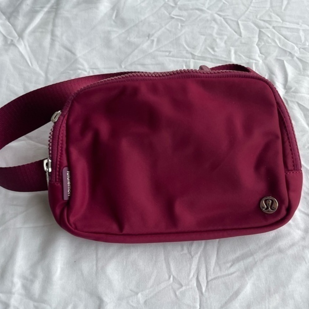 Lululemon Everywhere Belt Bag 1 Size LU9B11S Dark Maroon Red LIMITED EDI…
